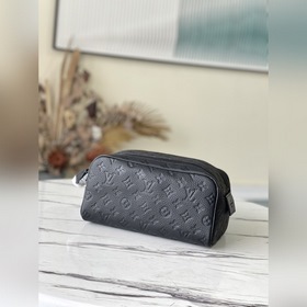 LV Артикул： M59478 Тисненый косметический чехол Изготовлен из к