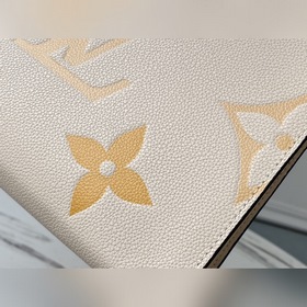 LV Артикул： M80504  By The Pool Туалетная сумка 26 Изготовлена