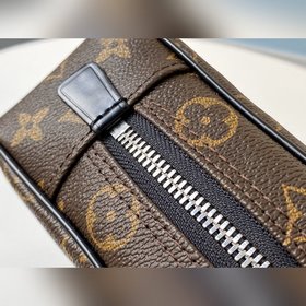 LV Модель M43383 Большая косметичка для пожилых В настоящее врем