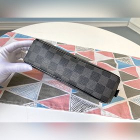 LV Модель N47522 Черная маленькая сумка для туалетных принадлежн