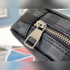 LV Модель N47522 Черная маленькая сумка для туалетных принадлежн