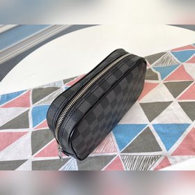 LV Модель N47522 Черная маленькая сумка для туалетных принадлежн