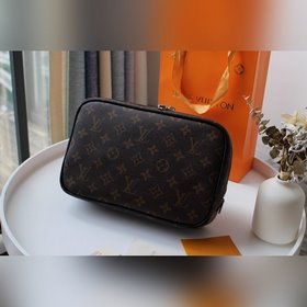 LV туалетная сумка, модель 4752 1 Эта большая косметичка имеет эл