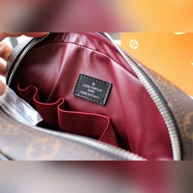 LV туалетная сумка, модель 4752 1 Эта большая косметичка имеет эл