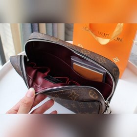 LV туалетная сумка, модель 4752 1 Эта большая косметичка имеет эл