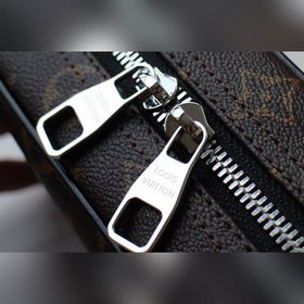 LV туалетная сумка, модель 4752 1 Эта большая косметичка имеет эл