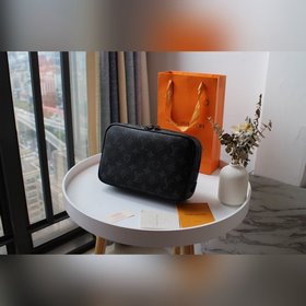 LV туалетная сумка, модель 47521 Эта большая косметичка имеет эле