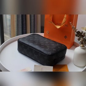 LV туалетная сумка, модель 47521 Эта большая косметичка имеет эле