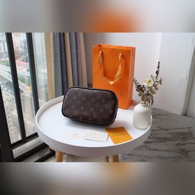 LV туалетная сумка, модель M43384 (в комплекте с коробкой) Эта не