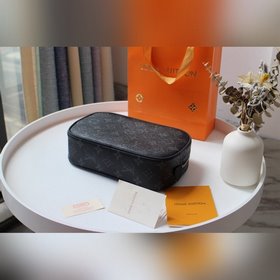 LV туалетная сумка, модель M43384 (в комплекте с коробкой) Эта не