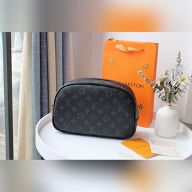 Косметичка LV, модель M47527 Эта косметичка большого размера имее