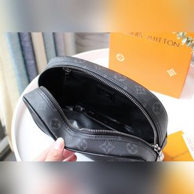 Косметичка LV, модель M47527 Эта косметичка большого размера имее