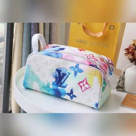LV LU Туалетная сумка Артикул： NM44494 Эта туалетная сумка имеет