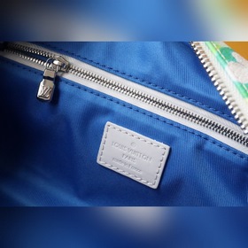 LV LU Туалетная сумка Артикул： NM44494 Эта туалетная сумка имеет