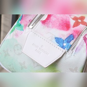 LV LU Туалетная сумка Артикул： NM44494 Эта туалетная сумка имеет