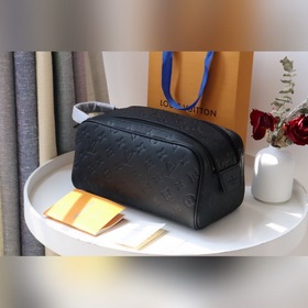 LV Dopp Kit туалетная сумка Артикул： M59478 Эта туалетная сумка