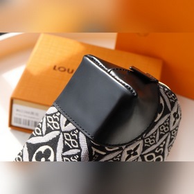 LV Модель： M69991 Косметичка Эта небольшая косметичка из ткани M