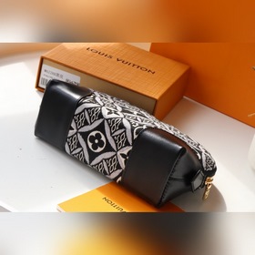 LV Модель： M69991 Косметичка Эта небольшая косметичка из ткани M