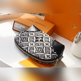 LV Модель： M69991 Косметичка Эта небольшая косметичка из ткани M