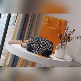 LV Модель： M69991 Косметичка Эта небольшая косметичка из ткани M