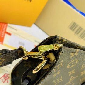 LV косметичка для пожилых Об этом изделии не нужно много говорит