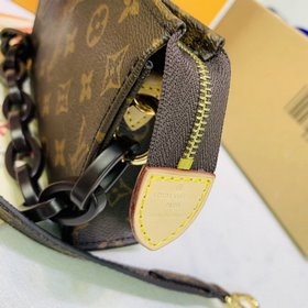 LV косметичка для пожилых Об этом изделии не нужно много говорит