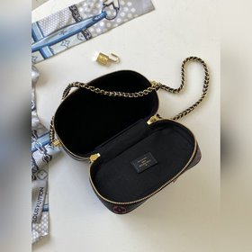 LV Модель M45165 Черная косметичка Николя Гескьер создал коллекц