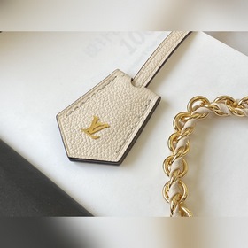 LV Артикул： M45599 Маленькая сумка Vanity Вдохновленная космети