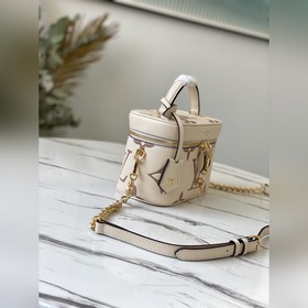 LV Артикул： M45599 Маленькая сумка Vanity Вдохновленная космети