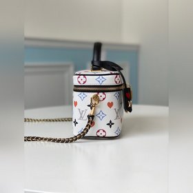 LV Артикул： M57482 Белая косметичка, маленькая  Николя Гескьер 