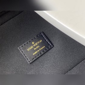 LV Артикул： M57482 Белая косметичка, маленькая  Николя Гескьер 