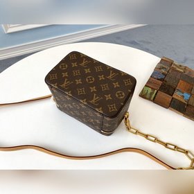 LV модель M61113, весна-лето 2020, косметичка Эта косметичка — ин