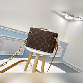 LV модель M61113, весна-лето 2020, косметичка Эта косметичка — ин