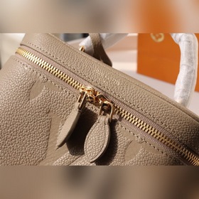 LV Vanity маленькая сумка Модель： M45608 Эта мини-сумочка Vanity
