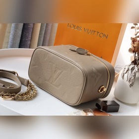 LV Vanity маленькая сумка Модель： M45608 Эта мини-сумочка Vanity