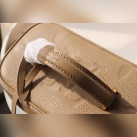 LV Vanity маленькая сумка Модель： M45608 Эта мини-сумочка Vanity