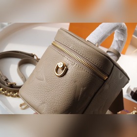 LV Vanity маленькая сумка Модель： M45608 Эта мини-сумочка Vanity