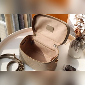 LV Vanity маленькая сумка Модель： M45608 Эта мини-сумочка Vanity