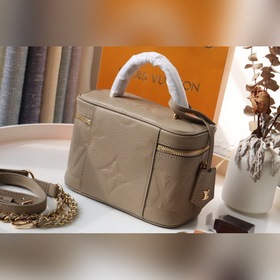 LV Vanity маленькая сумка Модель： M45608 Эта мини-сумочка Vanity