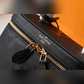 LV Сумка Vanity Small Модель： M45608 Эта модель сумочки Vanity 
