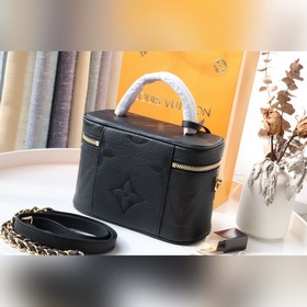 LV Сумка Vanity Small Модель： M45608 Эта модель сумочки Vanity 