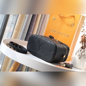 LV Сумка Vanity Small Модель： M45608 Эта модель сумочки Vanity 