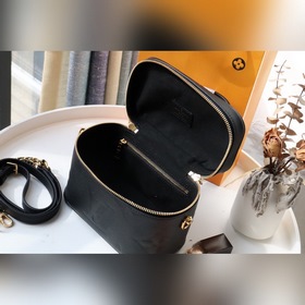 LV Сумка Vanity Small Модель： M45608 Эта модель сумочки Vanity 