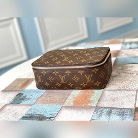 LV Модель M43689 Коробка для драгоценностей с бутонами розы, совр