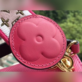 LV Артикул： M57063 Мини-сумка Twist Изящная форма из кожи Epi, 