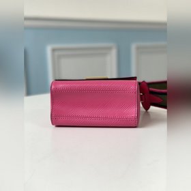 LV Артикул： M57063 Мини-сумка Twist Изящная форма из кожи Epi, 