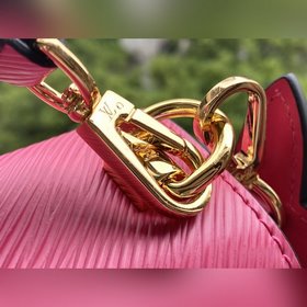 LV Артикул： M57063 Мини-сумка Twist Изящная форма из кожи Epi, 