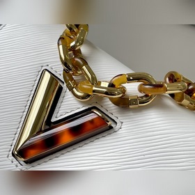 LV Модель： M58715 Белая сумка Twist Изготовлена из зернистой кож