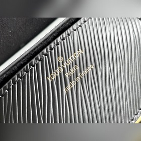 LV Модель： M58715 Белая сумка Twist Изготовлена из зернистой кож