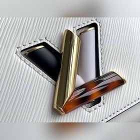 LV Модель： M58715 Белая сумка Twist Изготовлена из зернистой кож